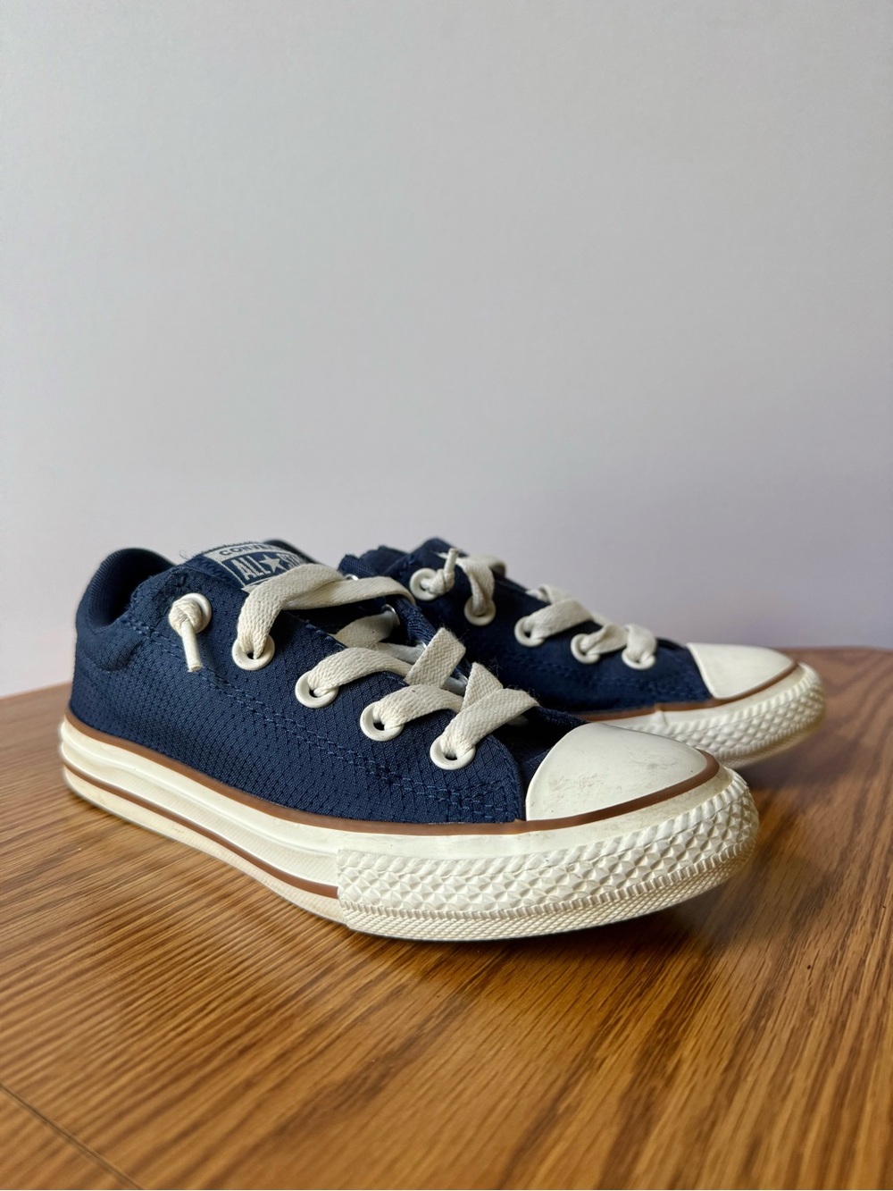 Kids Size 1 Converse Navy Blue & Brown/Gum Low Top Sneakers - 663593F